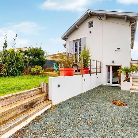 Casa de Férias Amazing Home In Royan With Wifi *