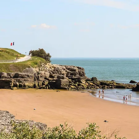 Amazing Home In Royan With Wifi رويا